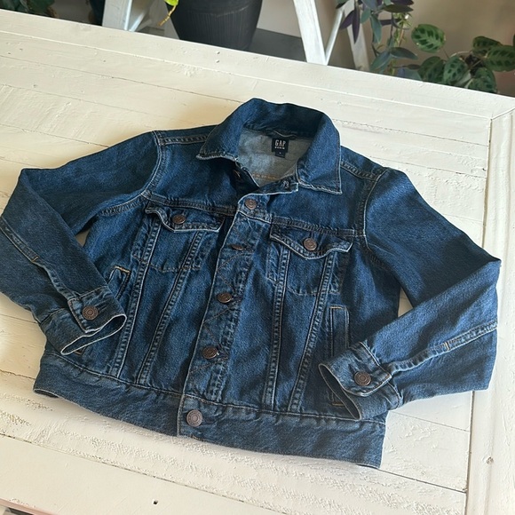 Size medium youth(8-10) boys or girls, Jean jacket, dark denim, like new - Picture 1 of 7